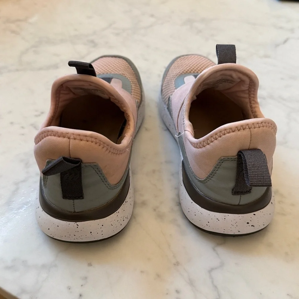 All In Motion Toddler Girls Pink Gray Slip On Sneakers Size 1